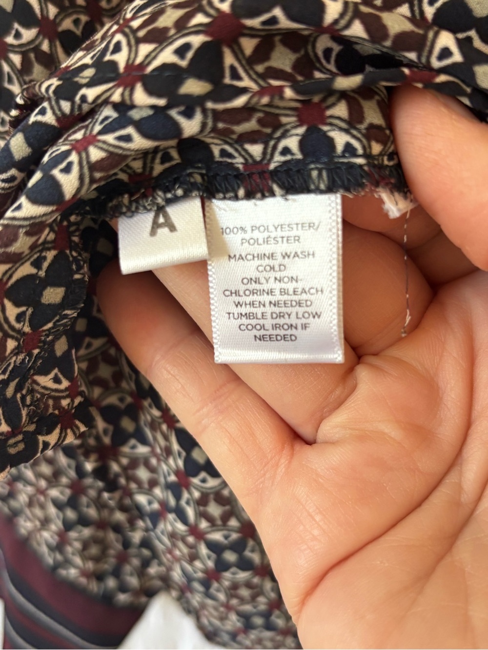 LOFT Medallion Print Silky Blouse Sz Large - Picture 9 of 10